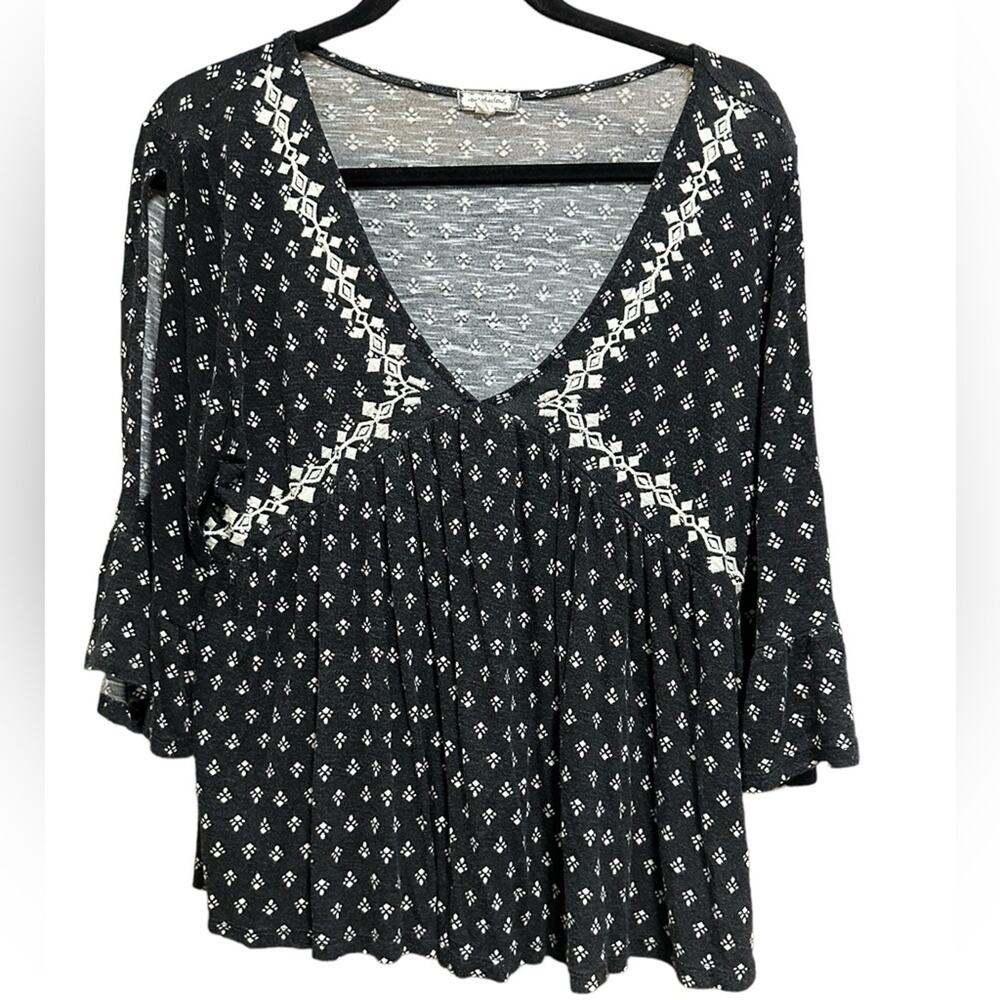 Eyeshadow Prairie Print Black and White Embroidered Tunic Blouse Size Large